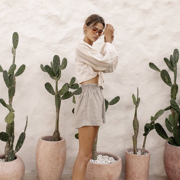 Pocketed Elastic Waist Shorts - Picture 2 of 6